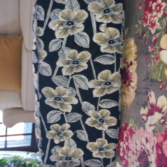 La Reina Large Duffle Carry on Bag with matching little coin Very Good Condition - Picture 7 of 10